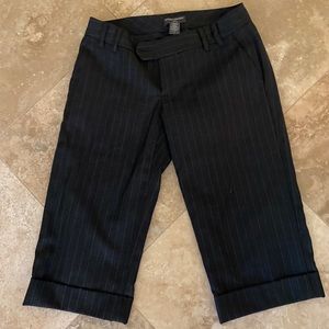 Grey pink pinstripe stretch crops